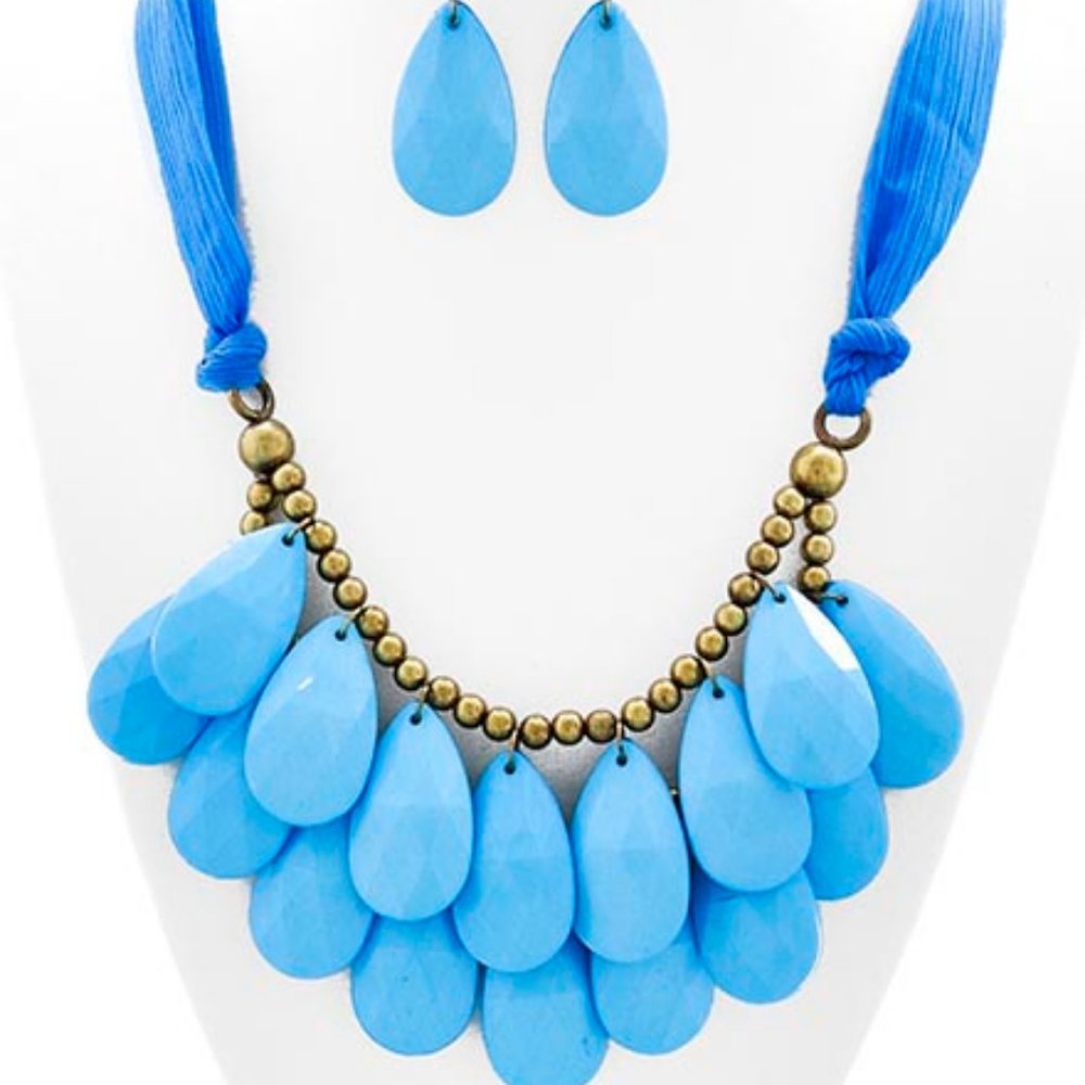 GOLD TONE BLUE MULTI ROW CHARM NECKLACE SET